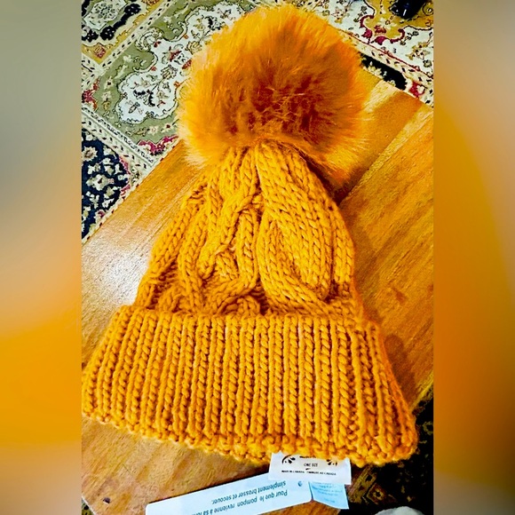 Free People-Pinnacle Pompom
Beanie NWT Mustard color with Pompon
(New) - Picture 4 of 7